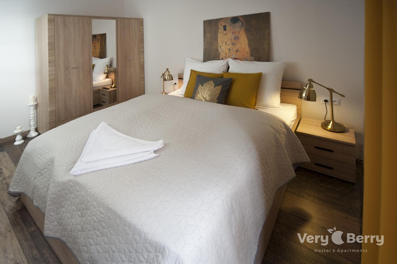 Apartment Przestronny Very Berry W Poznaniu Z Dwiema Sypialniami By Renters Poznan