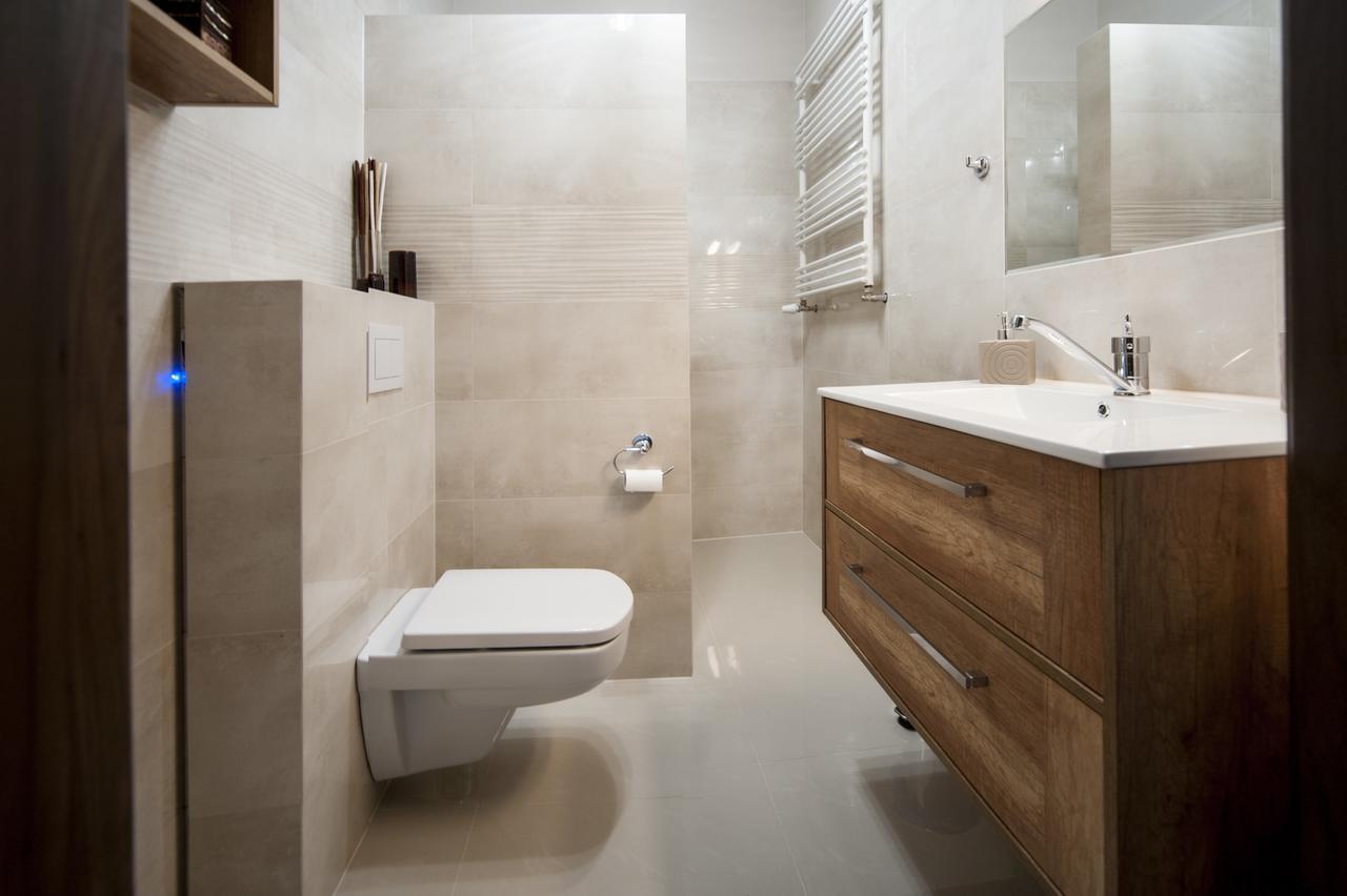 Przestronny Very Berry W Poznaniu Z Dwiema Sypialniami By Renters Apartment Poznan